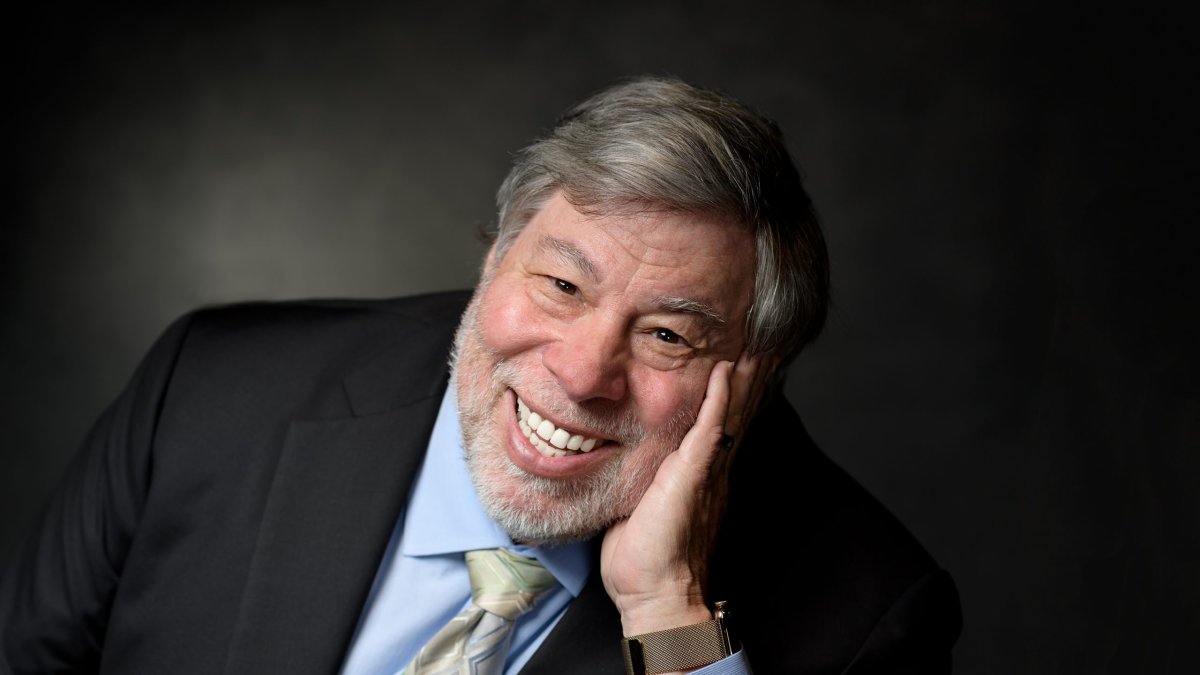 Steve Wozniak es un ingeniero informático, empresario y filántropo estadounidense. Es reconocido por ser uno de los cofundadores de Apple Computer Inc.