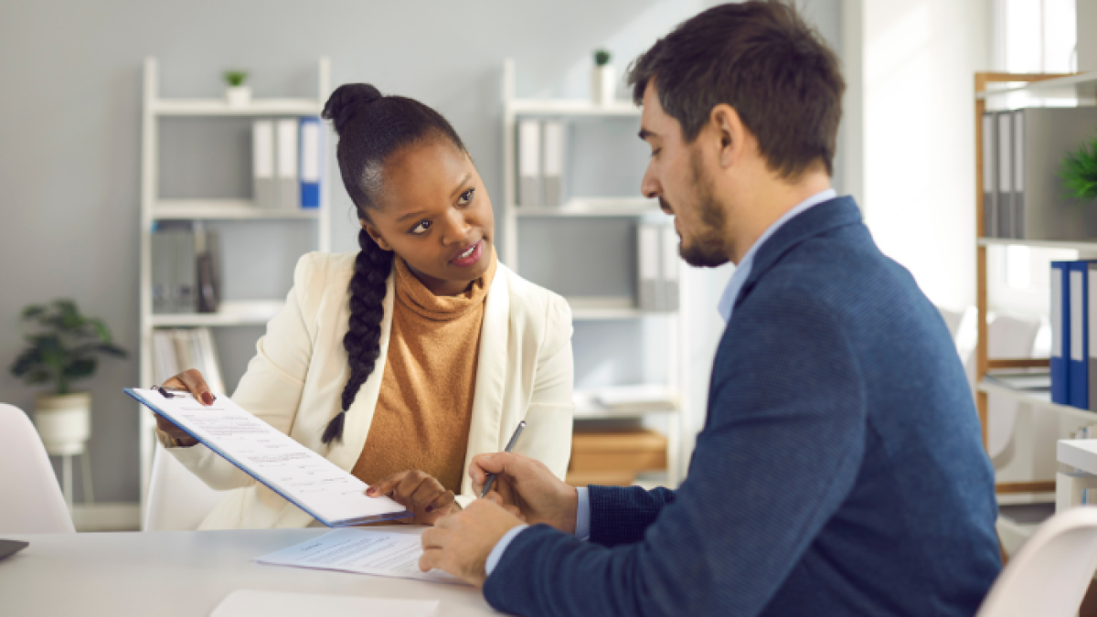 Este tipo de contrato debe darse obligatoriamente por escrito