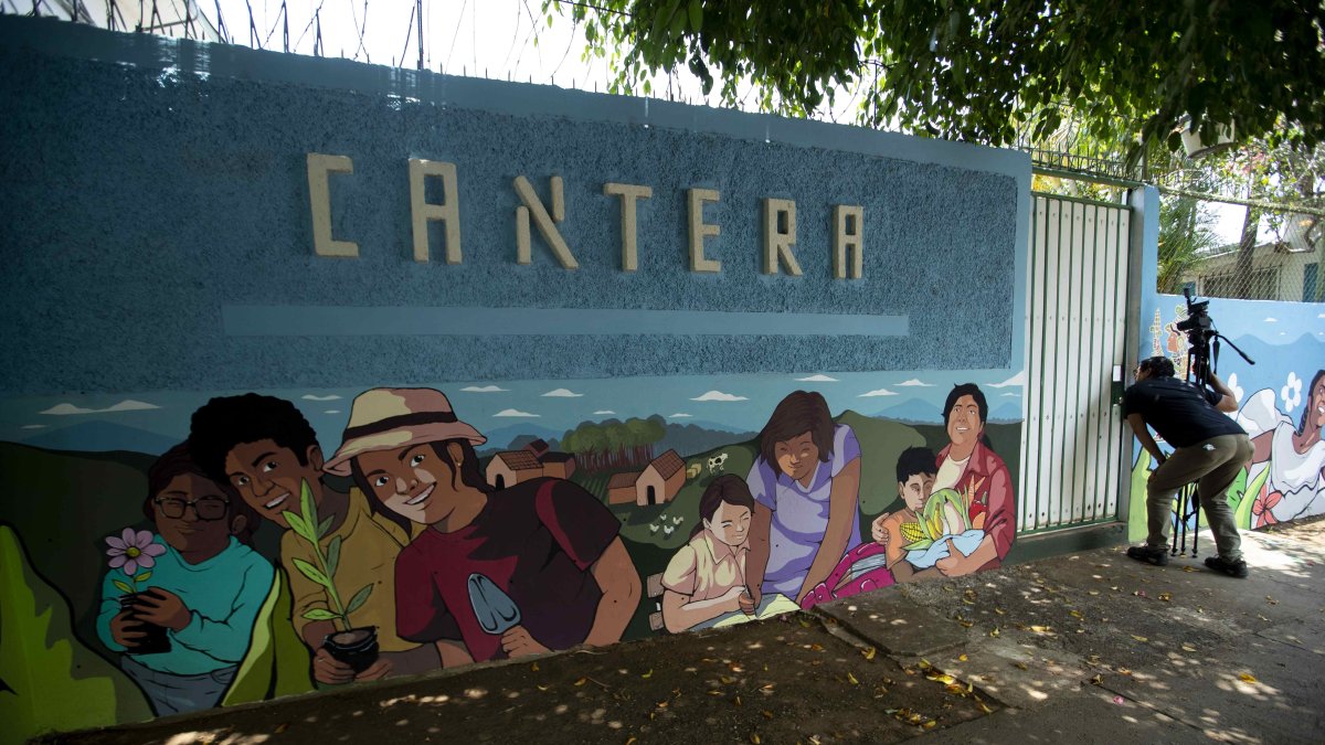 Fachada de la ONG, Centro de Comunicación y Educación Popular (CANTERA), en Managua (Nicaragua), cerrada a petición del Gobierno del presidente Daniel Ortega.