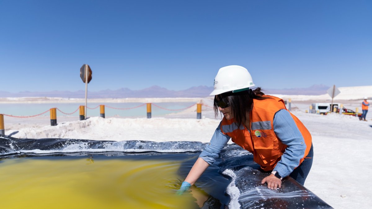 El litio en uno de los metales más codiciados principalmente en la manufactura de baterías de todo tipo.