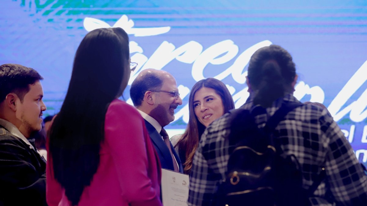 Secreto. Solo Henry Kronfle y Valentina Centeno, junto a los líderes de sus partidos, saben qué negociaron con el correísmo para mantener esa sonrisa.