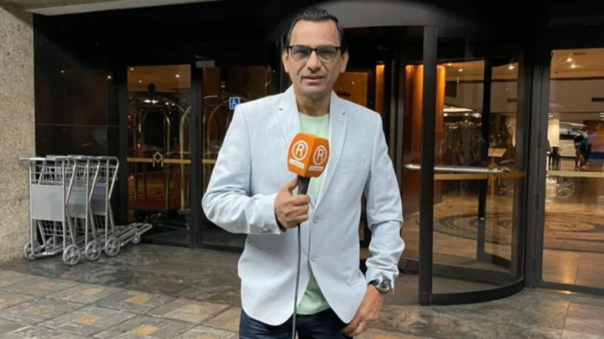 Familiares y amigos del comentarista deportivo Rómulo Barcos llegaron a la sala de velación para despedirlo.