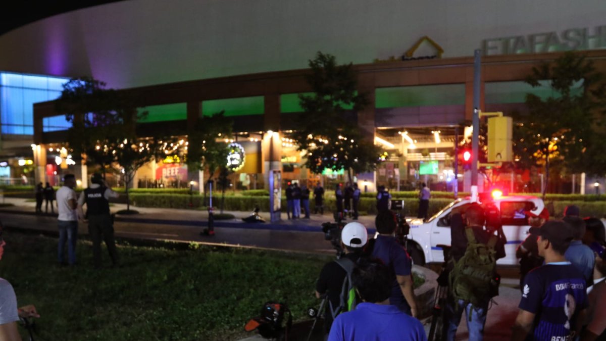 Exteriores de uno de los centros comerciales donde ocurrió un sicariato.