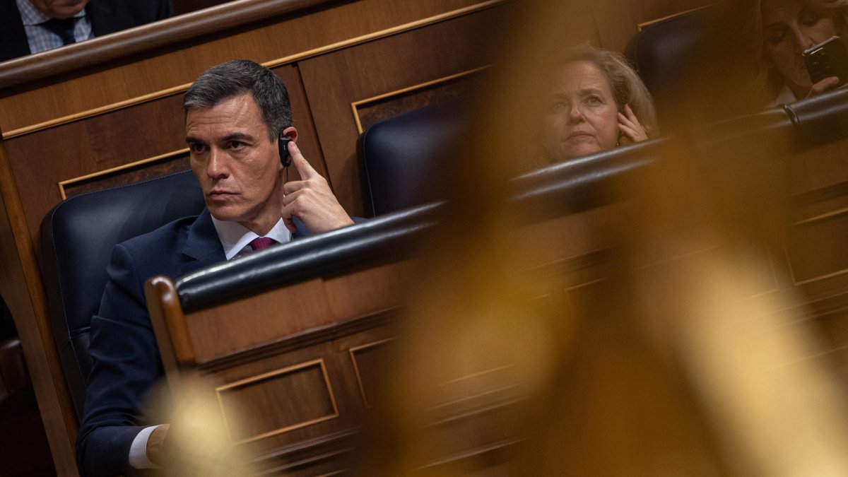 El presidente del Gobierno en funciones Pedro Sánchez durante el primer día del debate de investidura celebrado este miércoles en el Congreso de los Diputados, en Madrid.