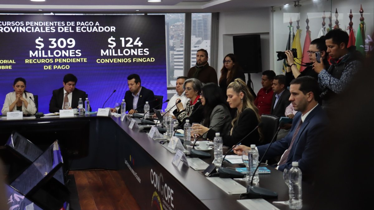 En el encuentro participan prefectos de algunas provincias y futuros ministros del presidente Noboa.