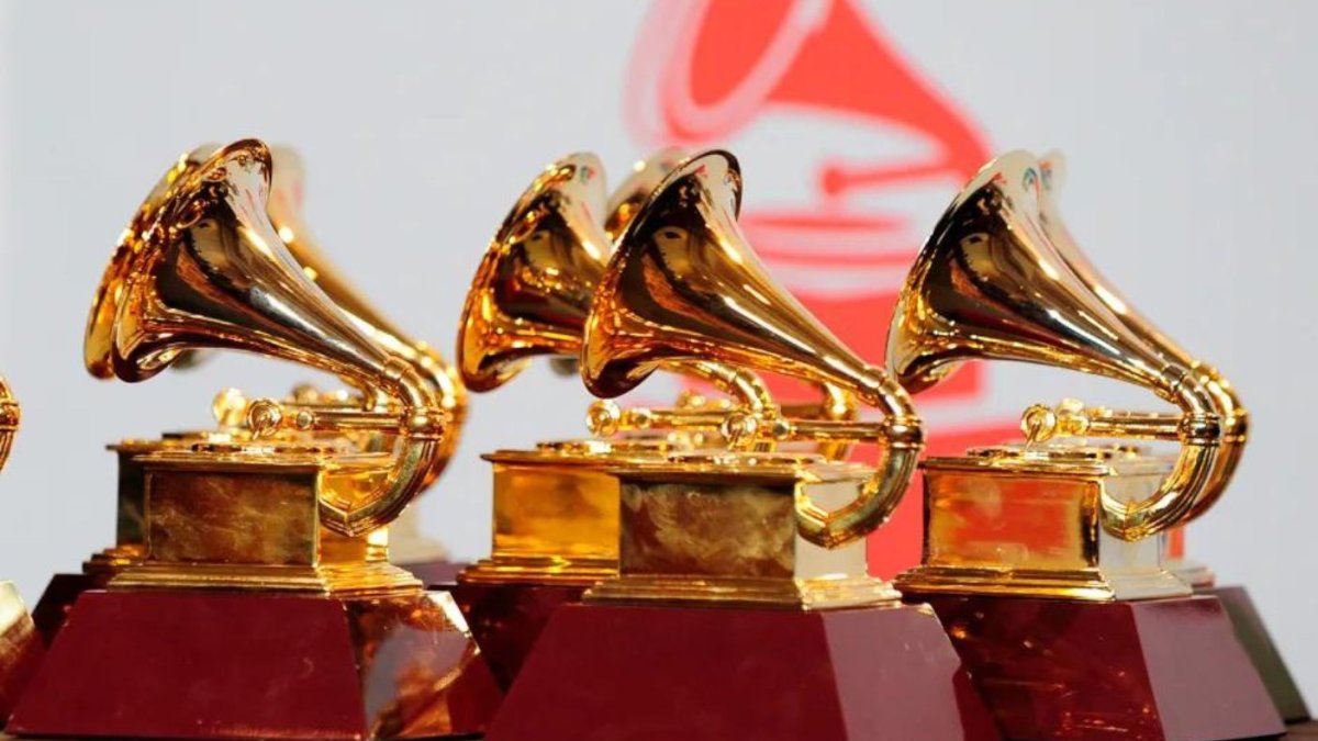 Gramófono dorado, estatuilla representativa de estos premios.