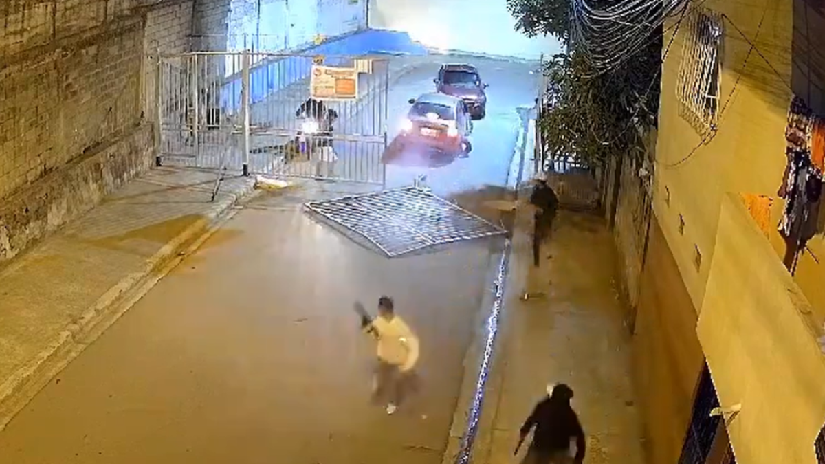 La mayoría de los individuos portaban armas de grueso calibre.