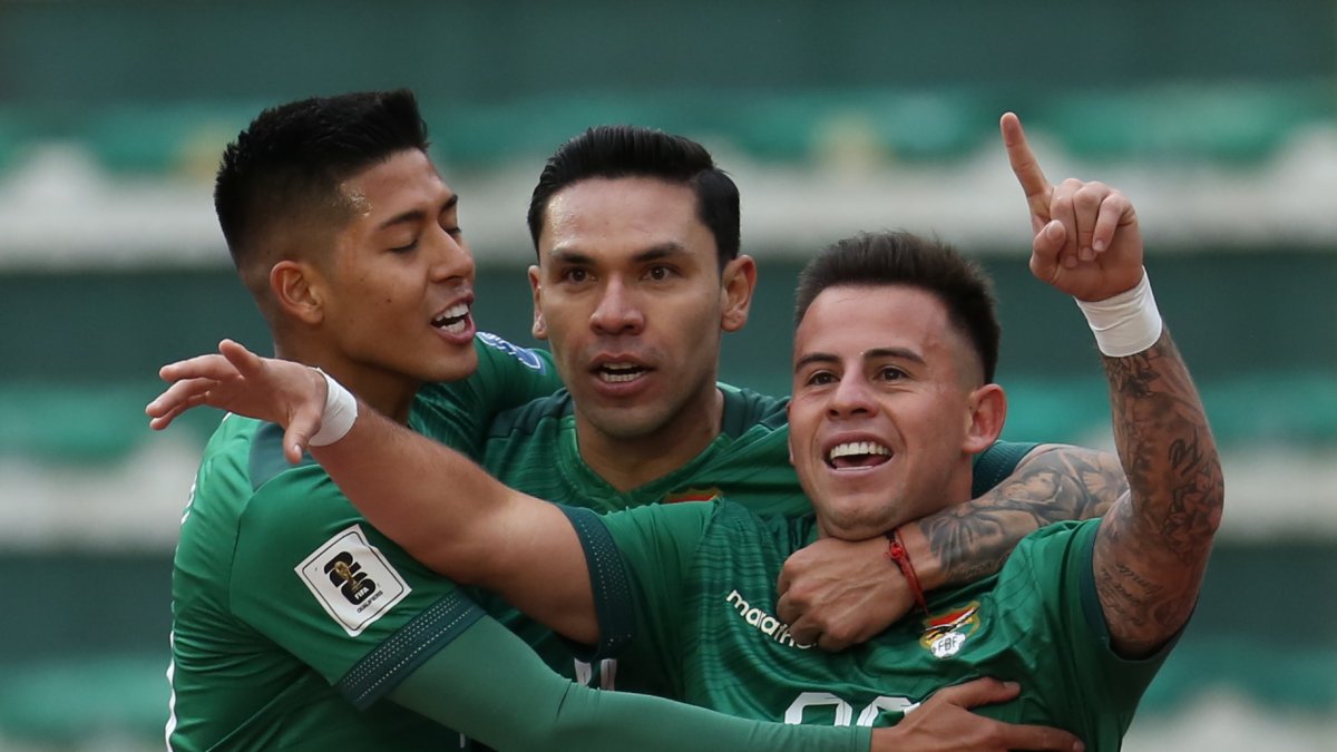 El volante Henry Vaca abrió la ruta del triunfo como local de Bolivia sobre Perú.
