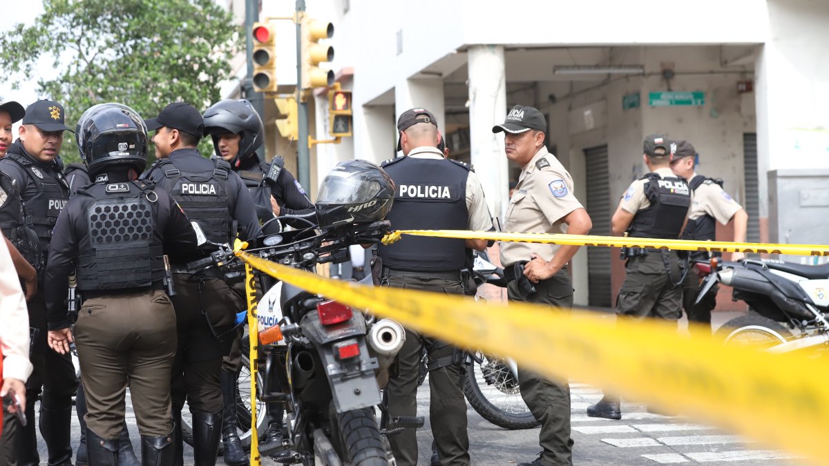 Entrega. La última dotación de chalecos antibalas a policías se hizo en octubre. Estos fueron adquiridos a la empresa estadounidense ganadora, tras el fallido proceso nacional.
