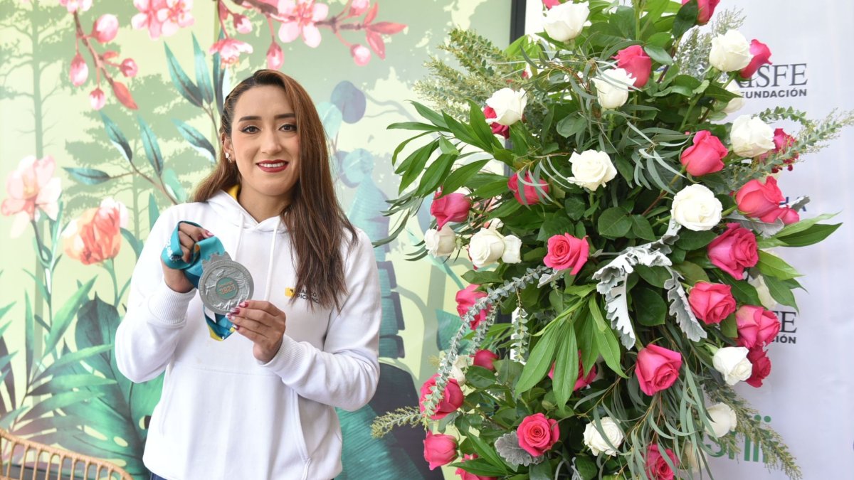 La ciclsta Miryam Núñez con la medalla de plata que obtuvo en los Juegos Panamericanos.