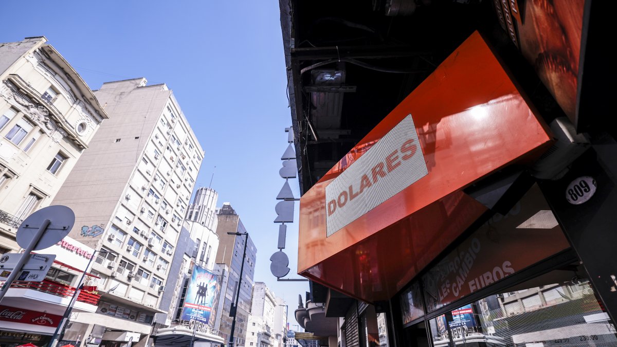 Instalaciones de una casa de cambio, en el centro de Buenos Aires (Argentina).