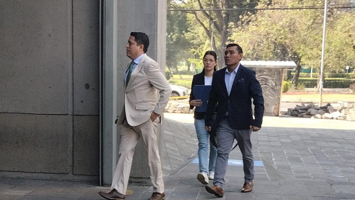 Patrocinio. Carlos Soria, abogado de la prefecta de Pichincha Paola Pabón, ingresa a la Fiscalía.