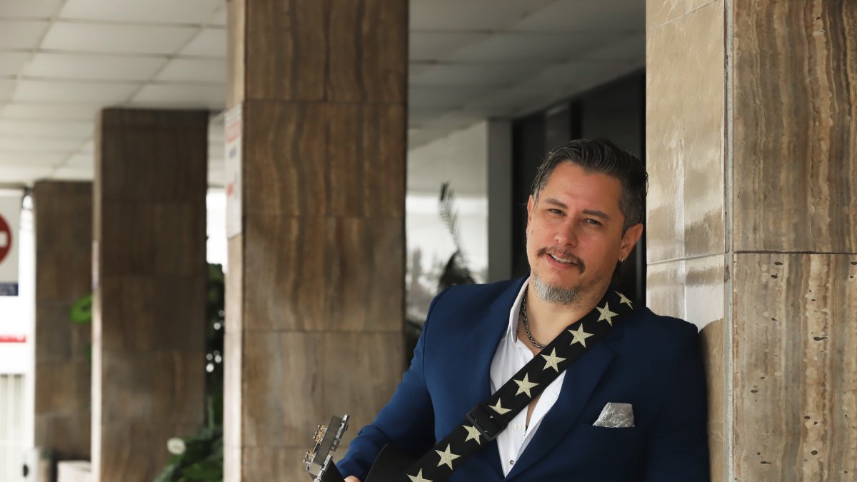 Roberto Montalván se presenta semanalmente en Segafredo, para felicidad de los nostálgicos.