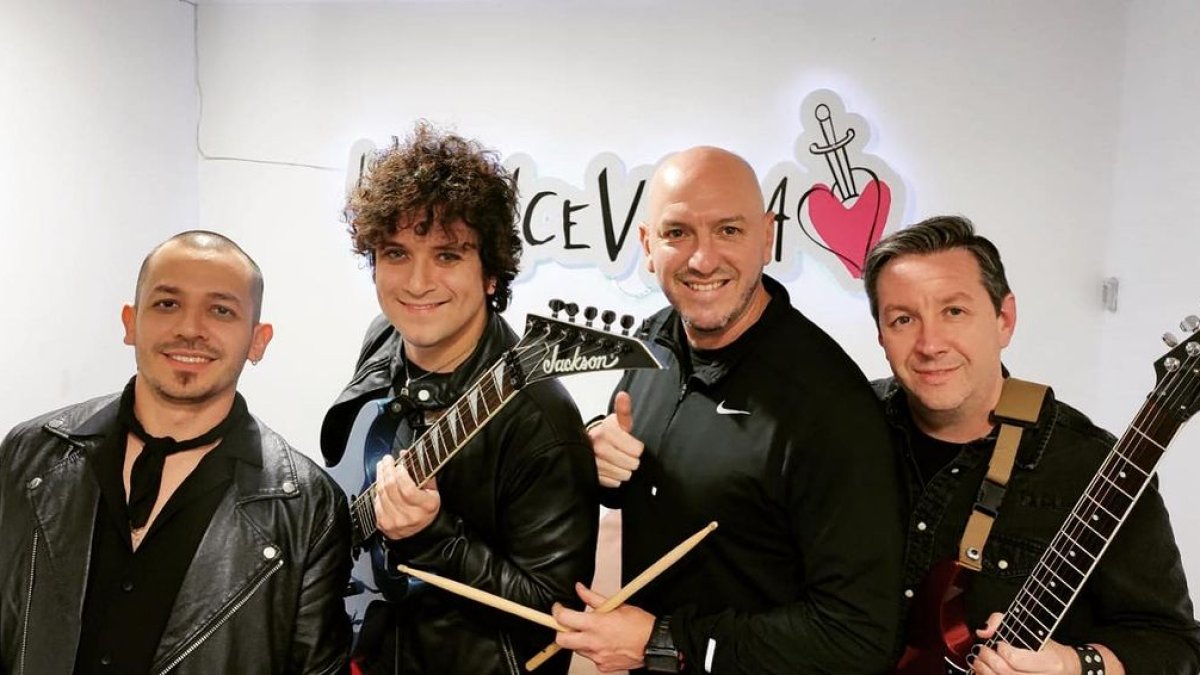 Ale Cerati & Sonido Stereo continúan el legado de Gustavo Cerati, uno de los grandes del rock argentino de todos los tiempos.