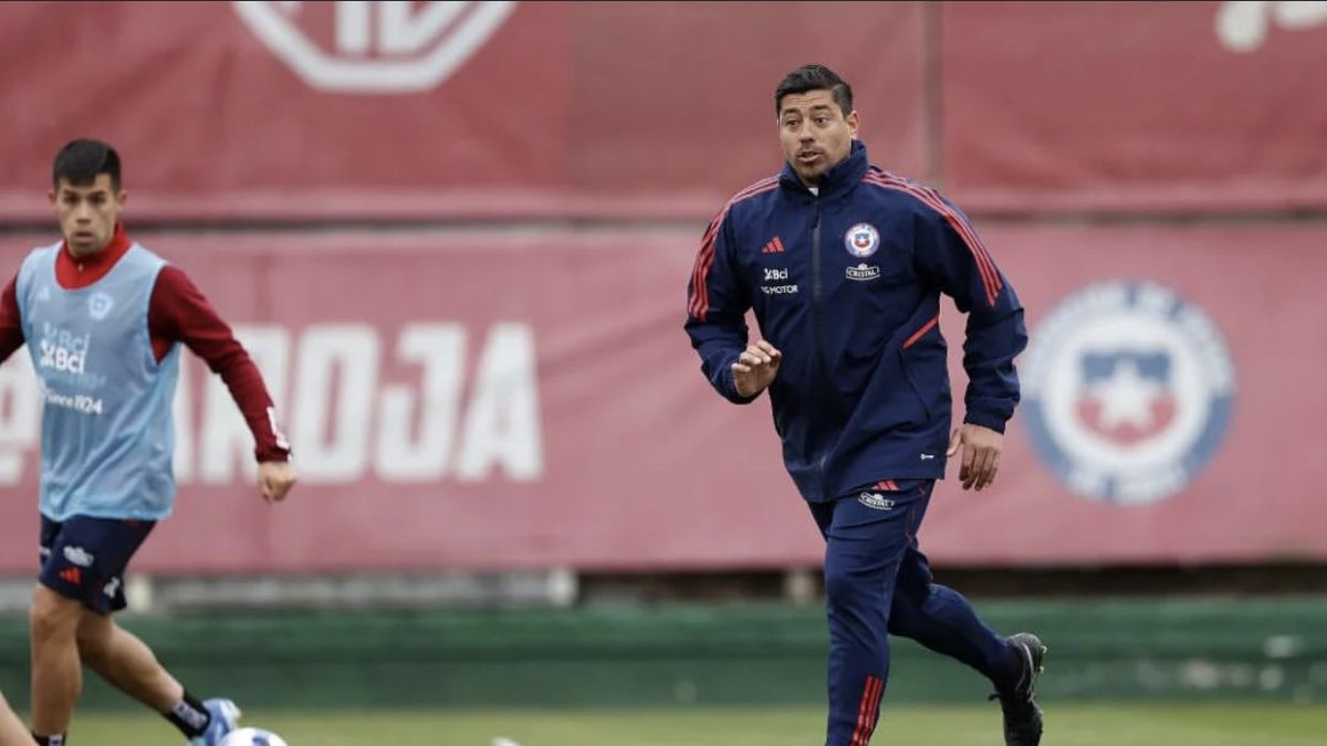 Nicolás Córdova en su primera sesión al mando de Chile, del viernes 17 de noviembre.