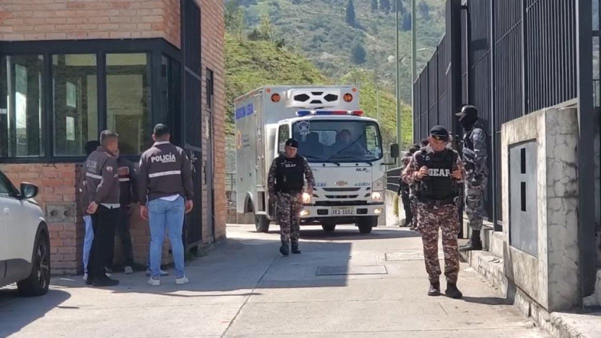 Dinased realizó el levantamiento del cadáver de Segundo Carlosama la mañana de este sábado, 18 de noviembre de 2023, en la cárcel de Turi