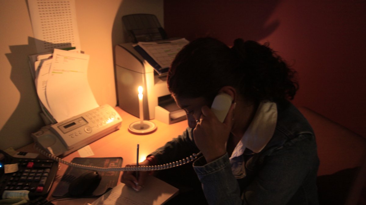 Apagón. Los inconvenientes en una oficina por un corte de energía.