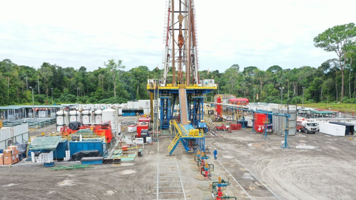 La torre de perforación de pozos petroleros.