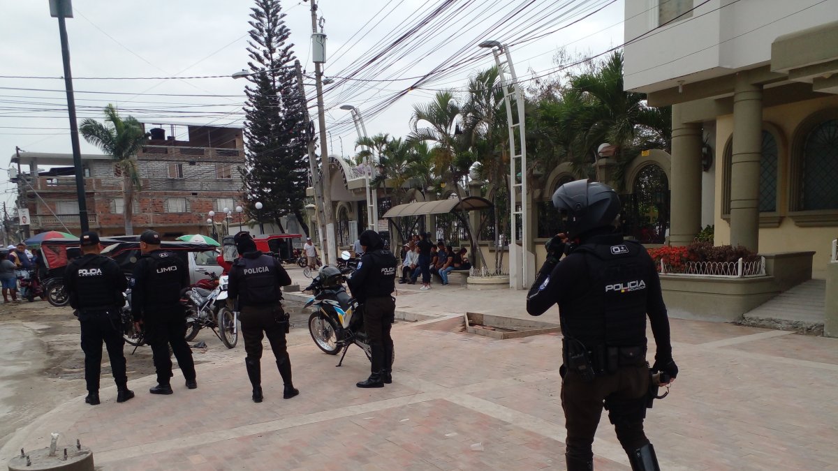 Foto de archivo de policías en su ejercicio.