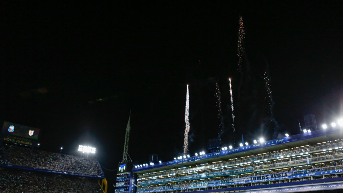 El estadio La Bombonera tuvo una gran presencia de público que alentó a Argentina.