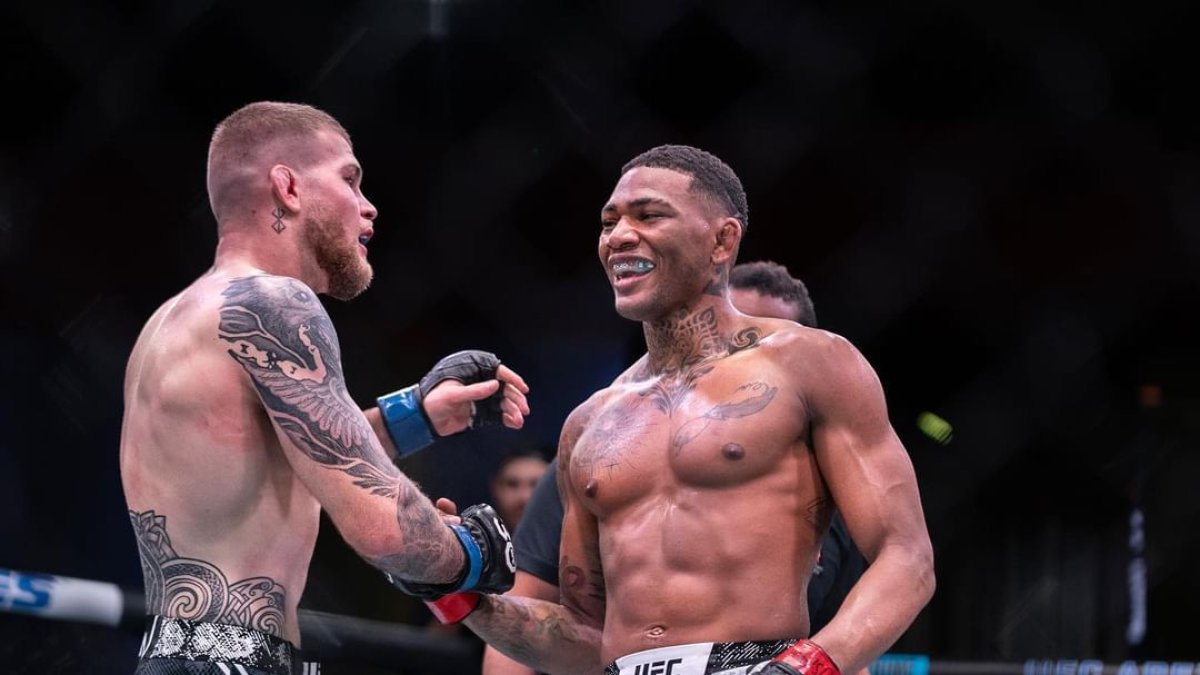 Michael dominó los tres asaltos y se llevó el combate.