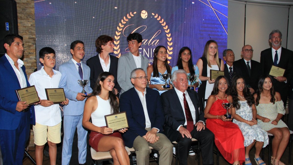 Tenistas y dirigentes durante la gala anual de la temporada.