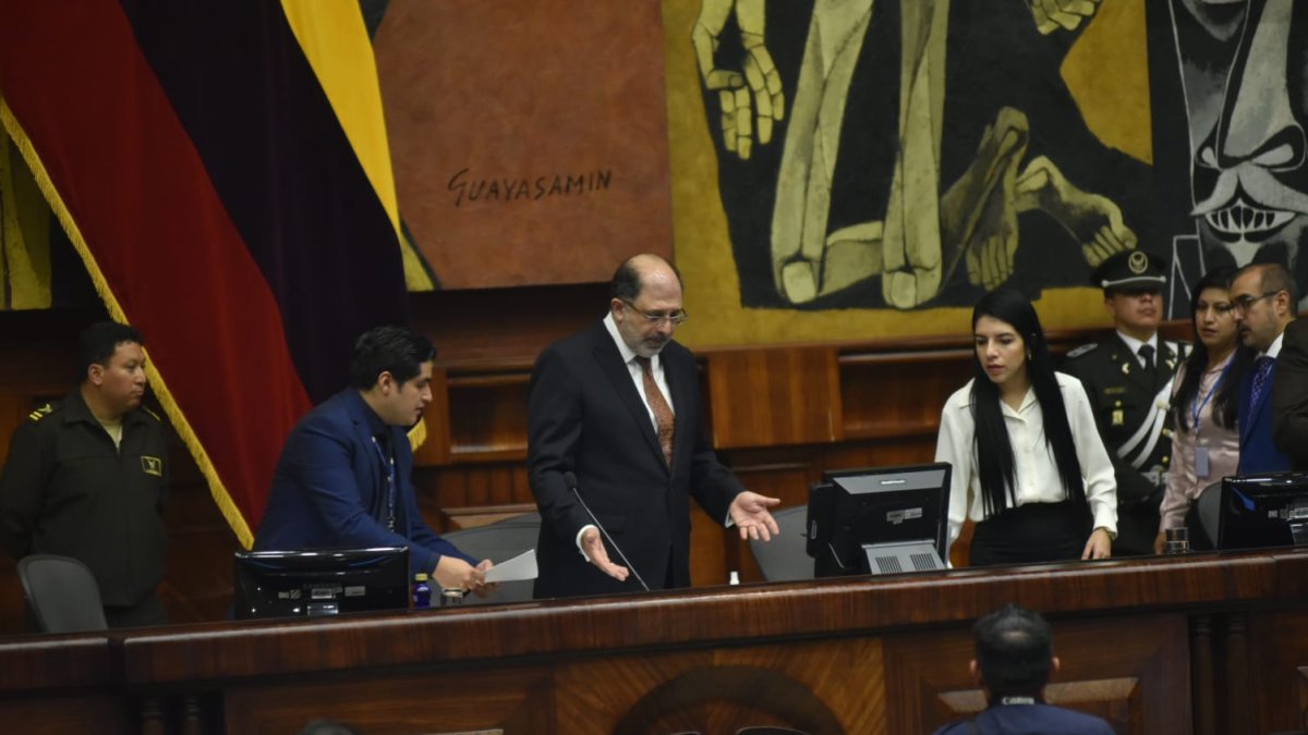 El presidente de la Asamblea Nacional, Henry Kronfle, durante la segunda sesión.