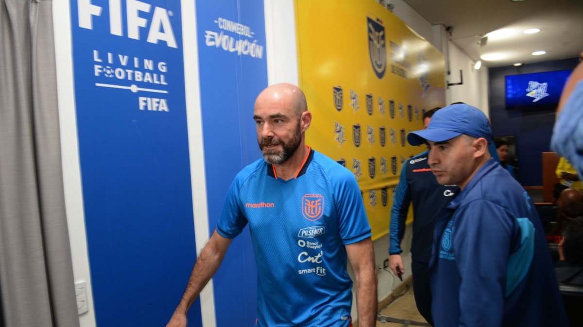Tras la rueda de prensa, el seleccionador y sus dirigidos salieron hacia el estadio Rodrigo Paz.
