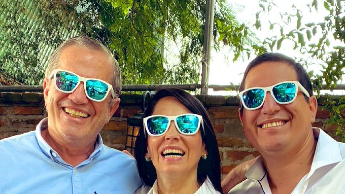 Ricardo Patiño (izquierda) junto al entonces binomio presidencial del correísmo conformado por Luisa González y Andrés Arauz.