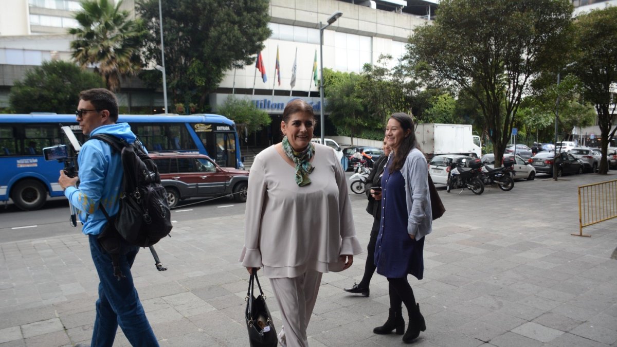 Visita. Mónica Palencia acudió este lunes 20 de noviembre a la Fiscalía General.