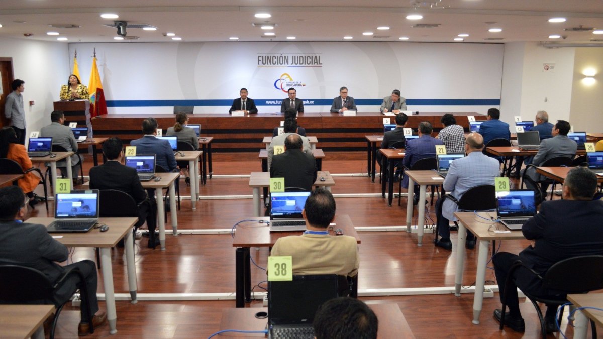 Evento. Los postulantes a ocupar los cargos de jueces de la Corte Nacional durante las pruebas psicológicas.