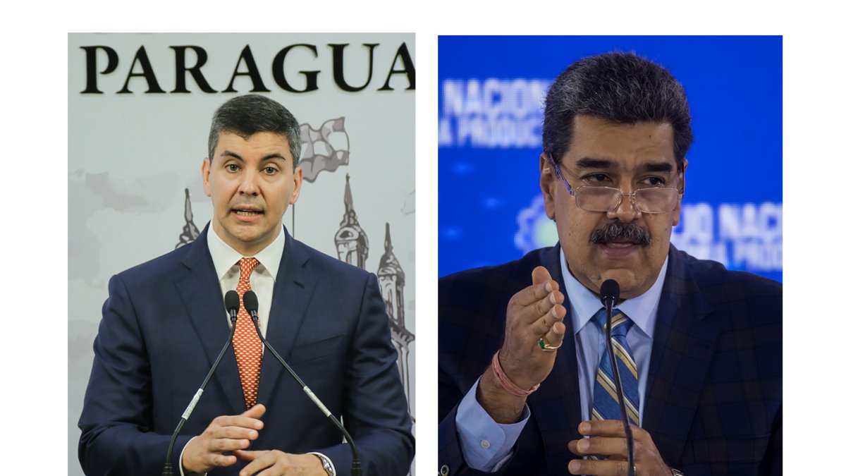 El presidente de Paraguay, Santiago Peña (i) y al presidente de Venezuela, Nicolás Maduro.