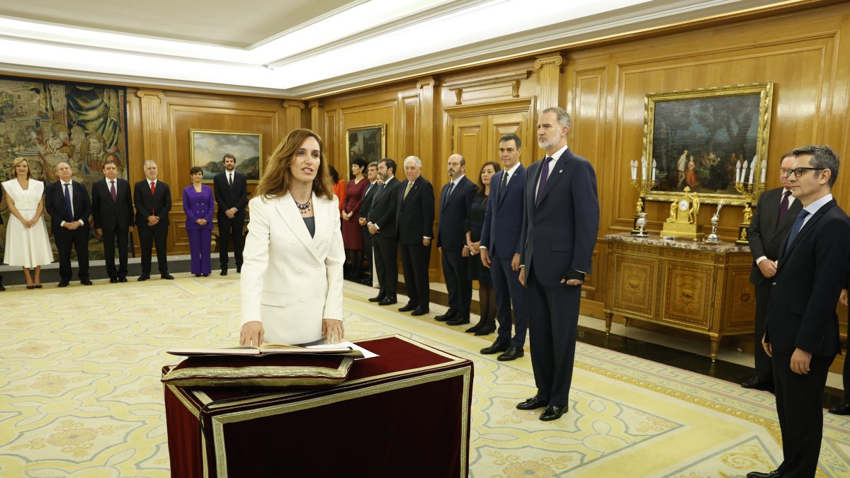Madrid. Mónica García, ministra de Sanidad, promete el cargo ante el Rey.