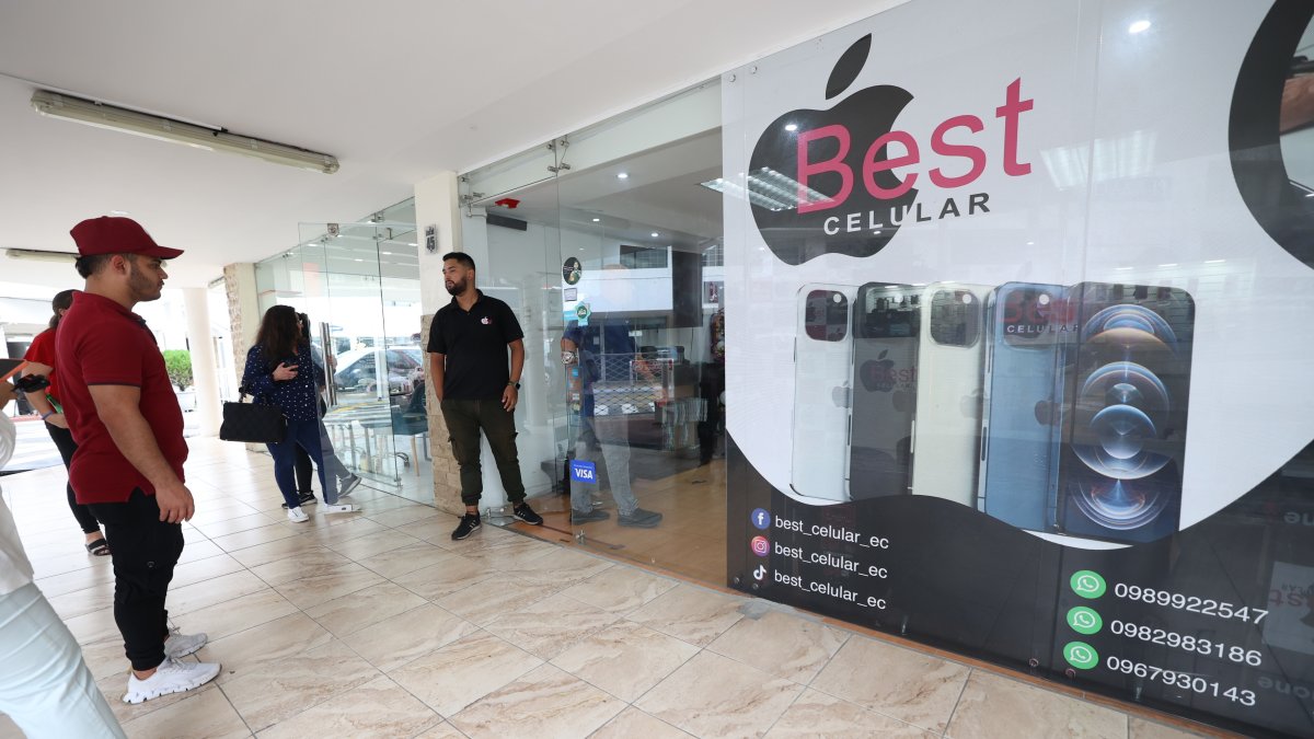 El personal de seguridad impidió el robo a un local de celulares