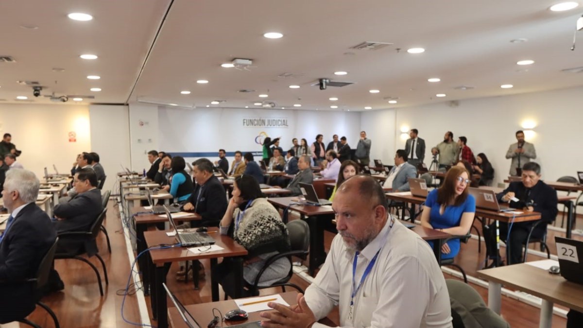 Repetición. Este martes se repitieron las pruebas de confianza para 94 interesados.