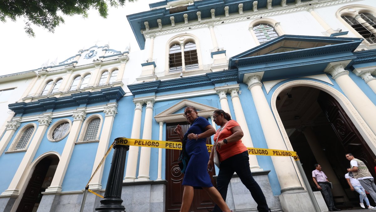 Daños. Mampostería de la iglesia San Francisco se desprendió el lunes.