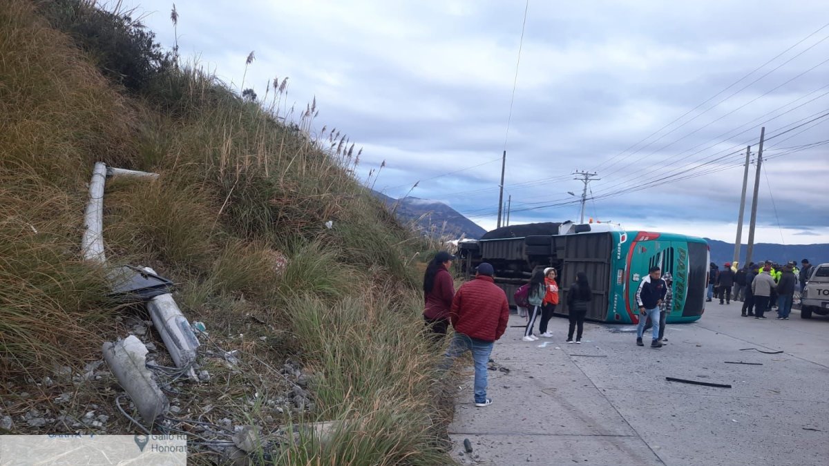 Un autobús se accidentó contra una camioneta