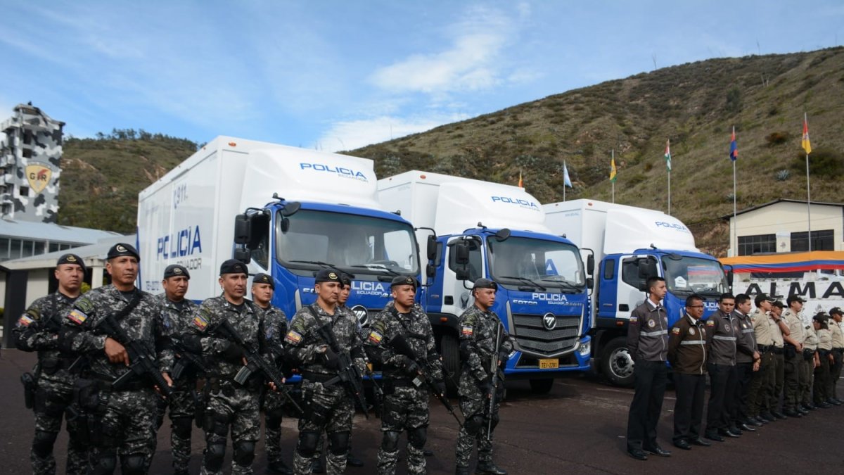 Entrega. En el Grupo de Intervención y Rescate (GIR) se entregaron vehículos e implementos para la Policía.