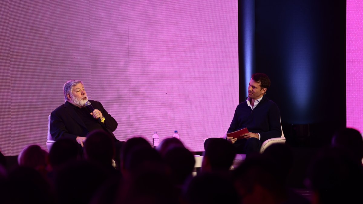 Personaje.- Next Century Summit de Banco Guayaquil (de izquierda a Derecha) Steve Wozniak de Silicon Valley y Jorge Hurtado, visepresidente de Transformación de Banco Guayaquil.