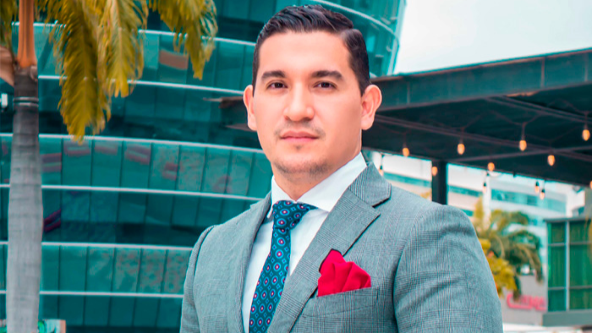 Damián Larco Guamán podría reemplazar a Francisco Briones en el SRI.