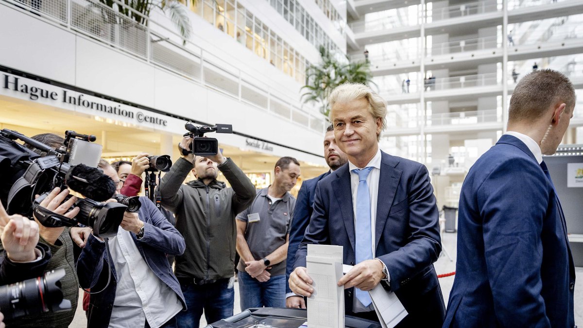 El líder del partido neerlandés de extrema derecha PVV, Geert Wilders, ganó las elecciones de este miércoles en Países Bajos, según los sondeos.