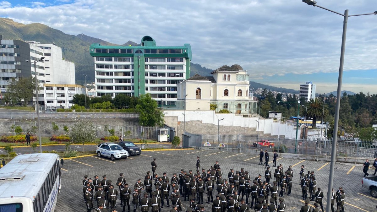 Seguridad en los alrededores de la Asamblea Nacional.