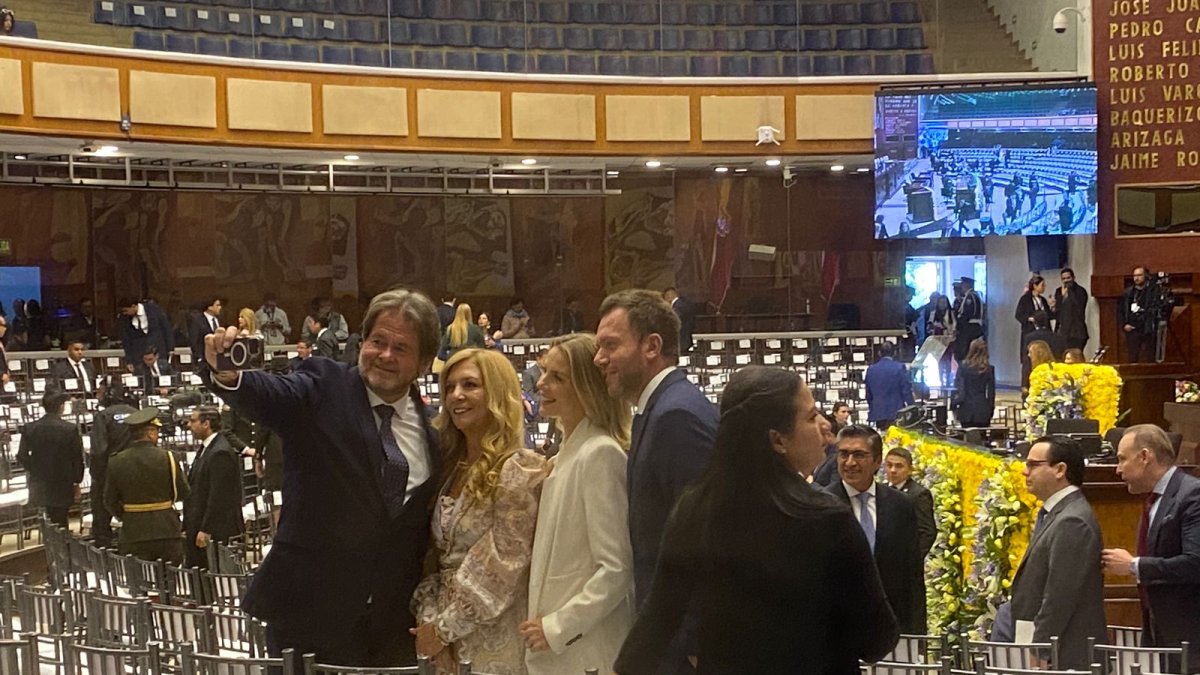 Las fotos grupales y los selfies se han apoderado de la previa a la poseción.