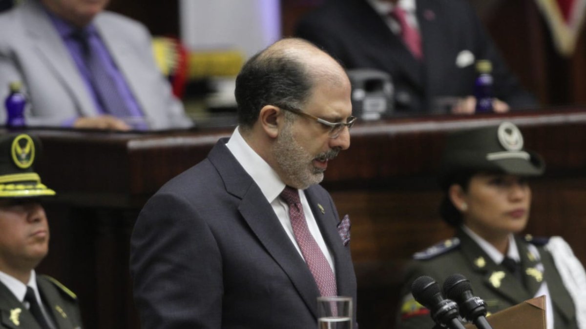 Henry Kronfle en su discurso en la Asamblea.