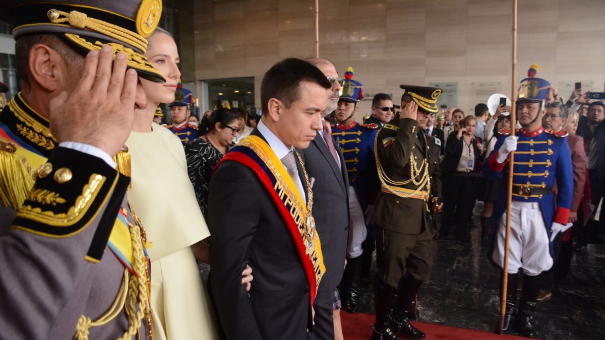 Daniel Noboa en su salida de la Asamblea Nacional.