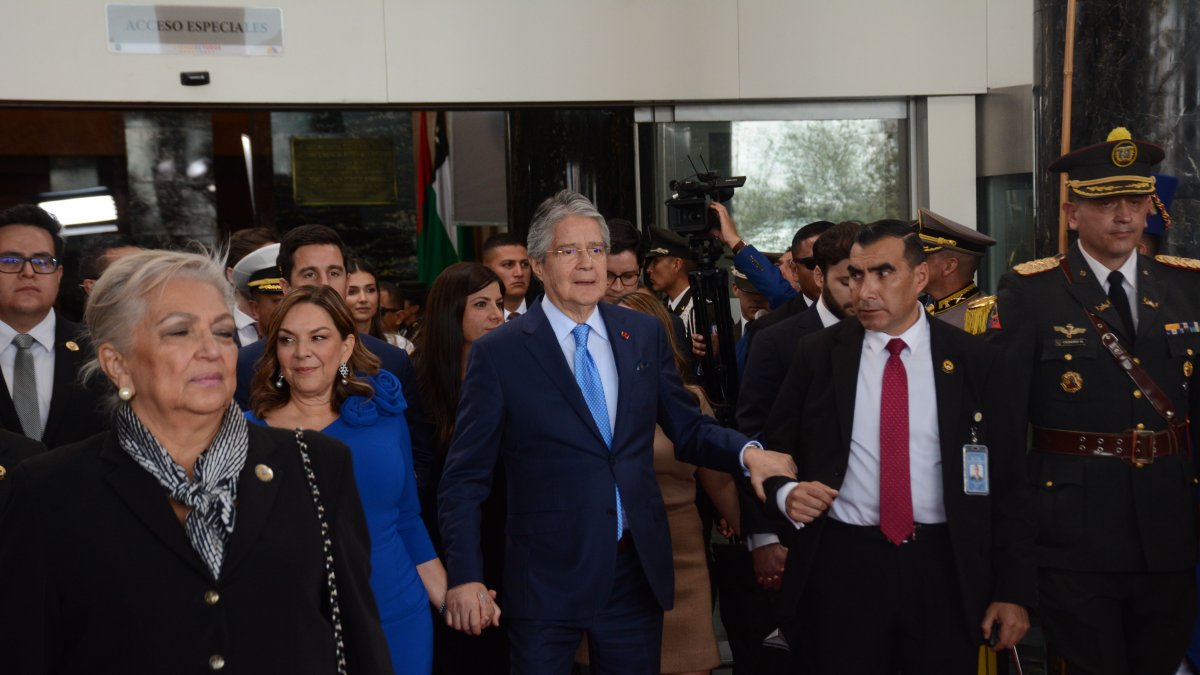 Salida de Guillermo Lasso de la posesión de Daniel Noboa como presidente de la República.