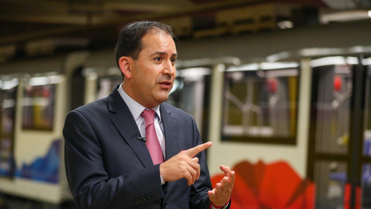 El gerente del Metro de Quito, Víctor Hugo Villacrés, habla con EFE el 22 de noviembre en Quito (Ecuador).
