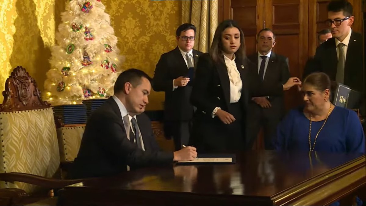 El 23 de noviembre, Mónica Palencia fue designada ministra de Gobierno y del Interior.