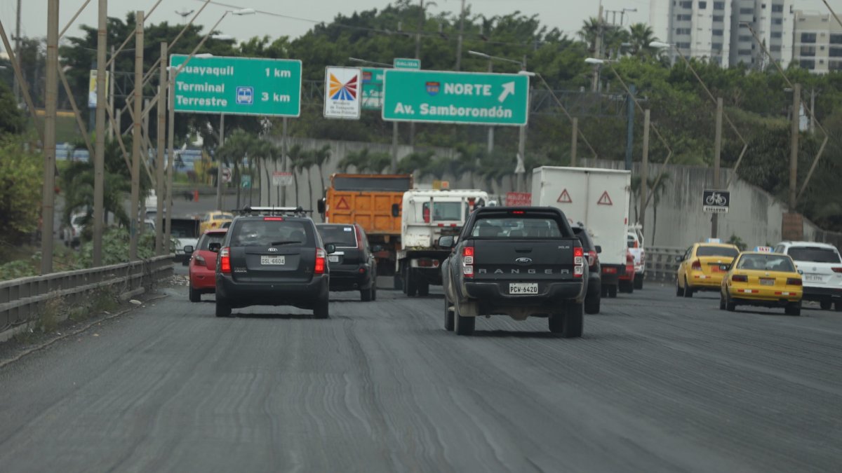 La vía esta rastrillado y con los trabajos paralizados.