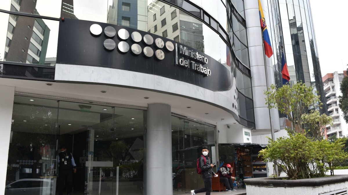 El Ministerio de Trabajo deberá definir el SBU para 2024 en los próximos días.